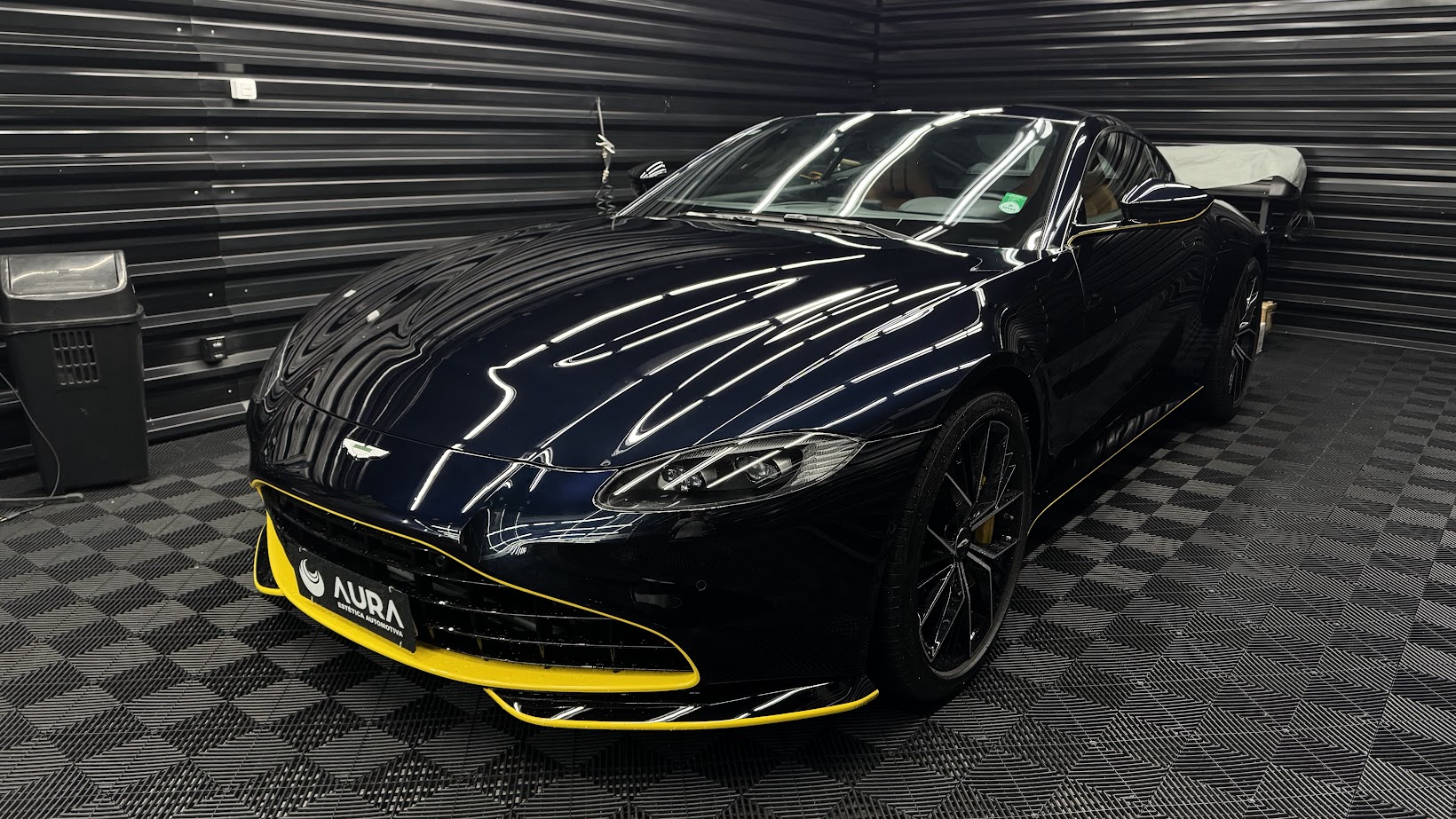 PPF Florianópolis - Aston Martin com película de proteção aplicada pela Aura Estética