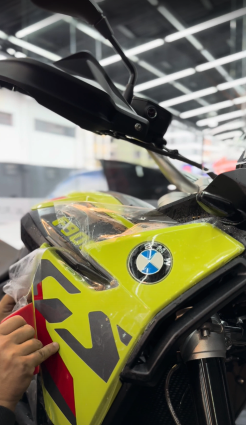 BMW durante aplicação de PPF